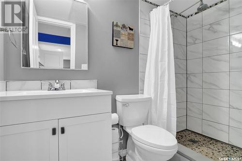 54 Mayfield Road, Regina, SK - Indoor Photo Showing Bathroom