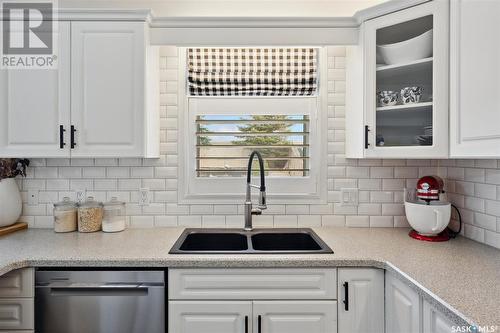 215 Eastman Cove, Saskatoon, SK - Indoor Photo Showing Kitchen With Double Sink