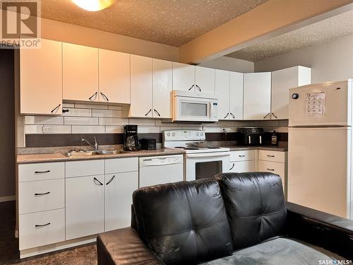 237 Moore Street, Foam Lake, SK - Indoor Photo Showing Kitchen