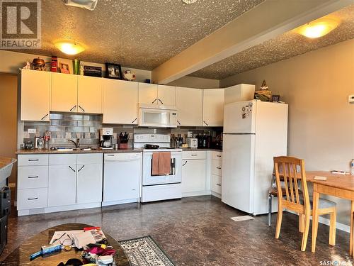 237 Moore Street, Foam Lake, SK - Indoor Photo Showing Kitchen With Double Sink