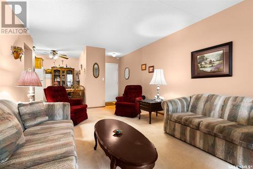 111 20 Kleisinger Crescent, Regina, SK - Indoor Photo Showing Living Room