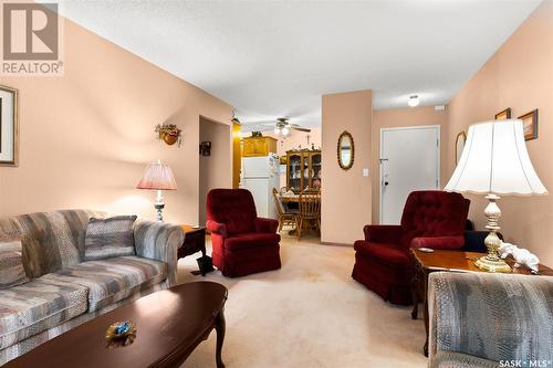 111 20 Kleisinger Crescent, Regina, SK - Indoor Photo Showing Living Room