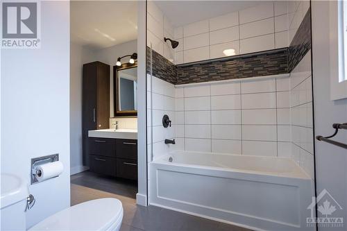 Main Level - 51 Antler Avenue, Ottawa, ON - Indoor Photo Showing Bathroom