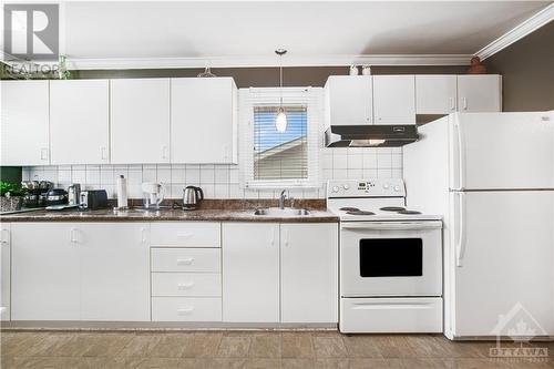 Unit 1 - 890 Notre Dame Street, Embrun, ON - Indoor Photo Showing Kitchen