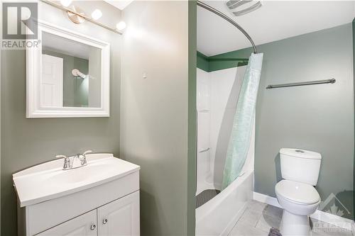 Unit 2 - 890 Notre Dame Street, Embrun, ON - Indoor Photo Showing Bathroom