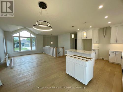 612 26Th Avenue, Hanover, ON - Indoor Photo Showing Kitchen