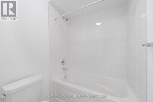 71 Milt Schmidt Street, Kitchener, ON - Indoor Photo Showing Bathroom