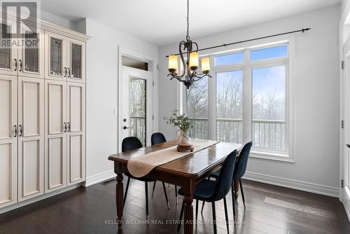 11300 Taylor Court, Milton, ON - Indoor Photo Showing Dining Room