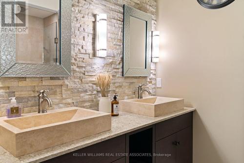 11300 Taylor Court, Milton, ON - Indoor Photo Showing Bathroom