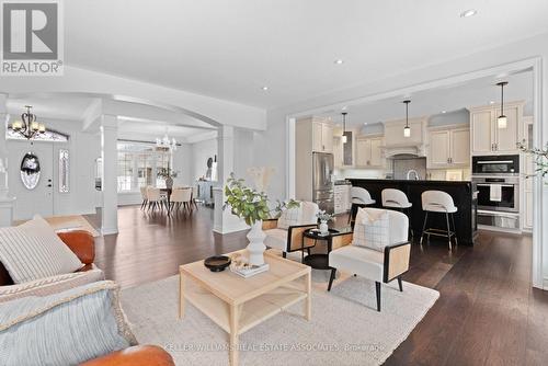 11300 Taylor Court, Milton, ON - Indoor Photo Showing Living Room