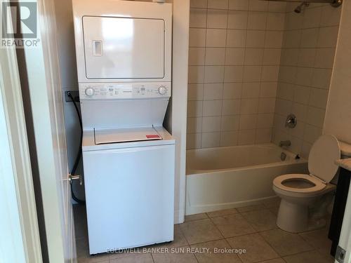 411 - 101 Shoreview Place, Hamilton, ON - Indoor Photo Showing Laundry Room