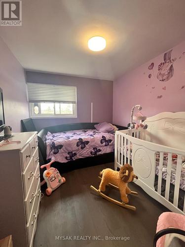 321 Elgin Street W, Oshawa, ON - Indoor Photo Showing Bedroom