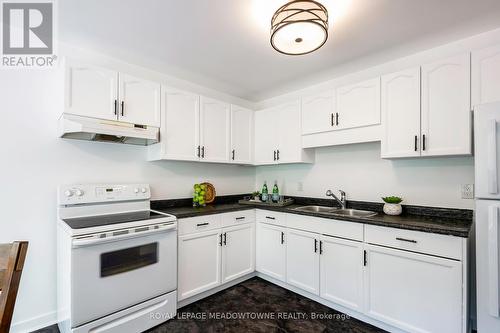 25 Green Street, Orangeville, ON - Indoor Photo Showing Kitchen With Double Sink