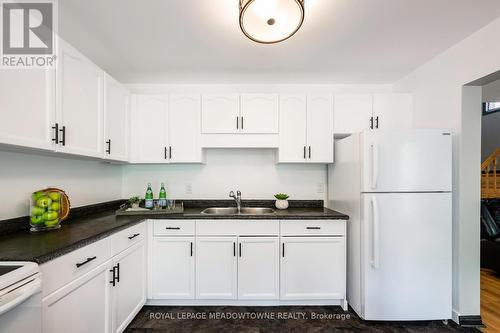 25 Green Street, Orangeville, ON - Indoor Photo Showing Kitchen With Double Sink