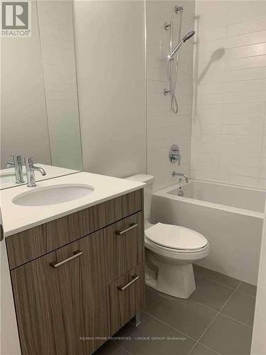 405 - 11 Lillian Street, Toronto, ON - Indoor Photo Showing Bathroom