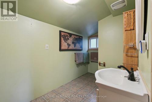 4598 Anderson Avenue, Ramara, ON - Indoor Photo Showing Bathroom