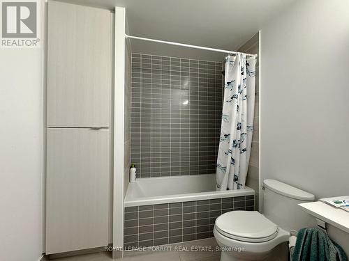 1406 - 4675 Metcalfe Avenue, Mississauga, ON - Indoor Photo Showing Bathroom