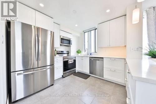 419 - 1001 Cedarglen Gate, Mississauga, ON - Indoor Photo Showing Kitchen With Upgraded Kitchen