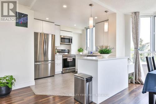 419 - 1001 Cedarglen Gate, Mississauga, ON - Indoor Photo Showing Kitchen With Upgraded Kitchen