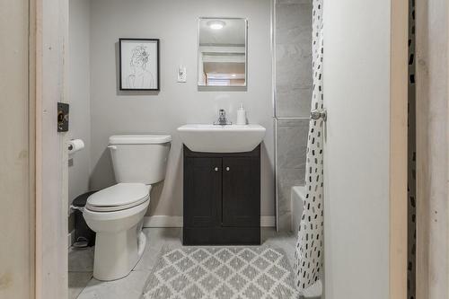 55 Balmoral Avenue N, Hamilton, ON - Indoor Photo Showing Bathroom
