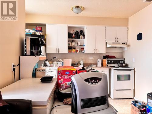 233 Moore Street, Foam Lake, SK - Indoor Photo Showing Kitchen