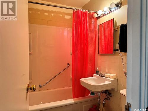233 Moore Street, Foam Lake, SK - Indoor Photo Showing Bathroom