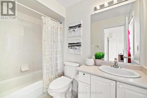 80 Pogonia Street, Toronto, ON - Indoor Photo Showing Bathroom