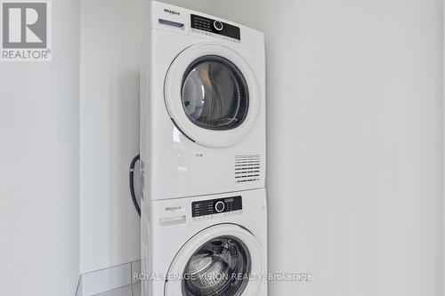 907 - 6 David Eyer Road, Richmond Hill, ON - Indoor Photo Showing Laundry Room