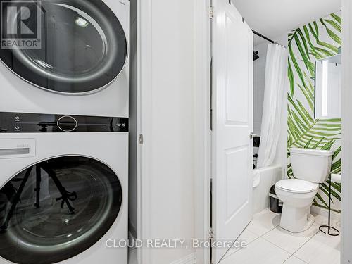 322 - 65 East Liberty Street, Toronto, ON - Indoor Photo Showing Laundry Room