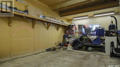 10 Marquis Crescent, Regina, SK - Indoor Photo Showing Garage