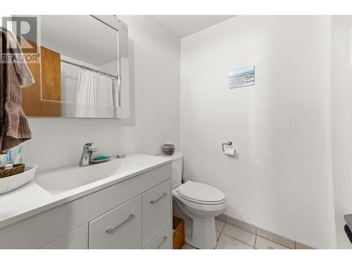 1245 Mountain Avenue, Kelowna, BC - Indoor Photo Showing Laundry Room