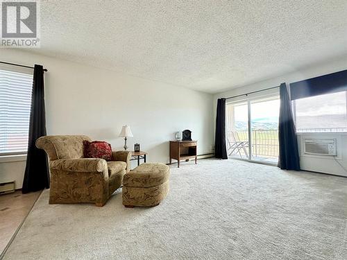 8909 92Nd Avenue Unit# 301, Osoyoos, BC - Indoor Photo Showing Living Room