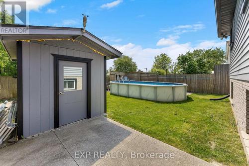 6840 Sunrise Court, Niagara Falls, ON - Outdoor With Above Ground Pool