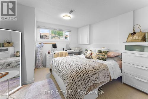 6840 Sunrise Court, Niagara Falls, ON - Indoor Photo Showing Bedroom
