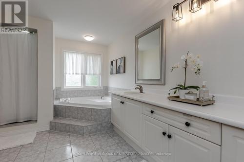 12 Strathroy Crescent, Hamilton, ON - Indoor Photo Showing Bathroom