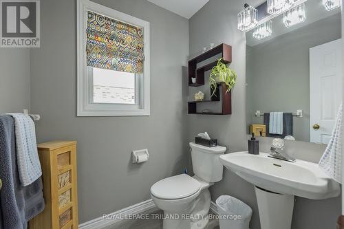 616 Grenfell Drive, London, ON - Indoor Photo Showing Bathroom