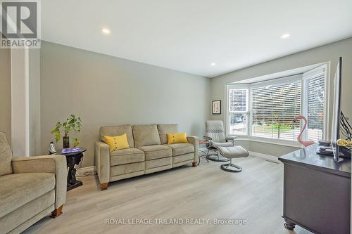 616 Grenfell Drive, London, ON - Indoor Photo Showing Living Room