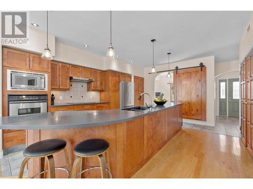 250 Marina Way Unit# 514, Penticton, BC - Indoor Photo Showing Kitchen With Upgraded Kitchen