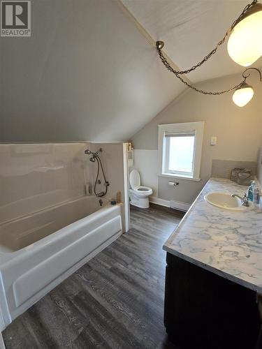 1241 Wellington St E, Sault Ste Marie, ON - Indoor Photo Showing Bathroom