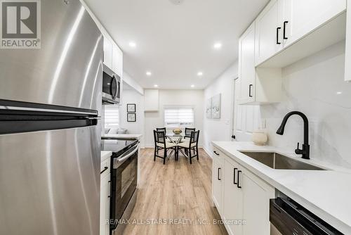16626 Highway 48, Whitchurch-Stouffville, ON - Indoor Photo Showing Kitchen With Upgraded Kitchen