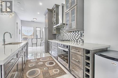 149 Virginia Boulevard, Georgina, ON - Indoor Photo Showing Kitchen With Upgraded Kitchen
