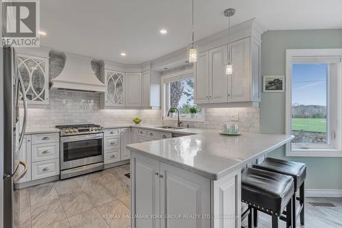 420 Traviss Drive, Newmarket, ON - Indoor Photo Showing Kitchen With Upgraded Kitchen
