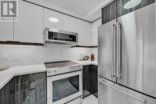 604 - 2269 Lakeshore Boulevard W, Toronto, ON - Indoor Photo Showing Kitchen
