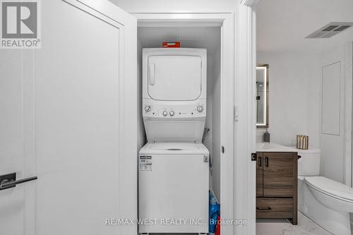 604 - 2269 Lakeshore Boulevard W, Toronto, ON - Indoor Photo Showing Laundry Room
