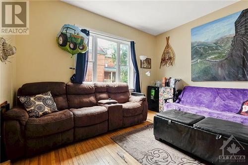 481 Besserer Street, Ottawa, ON - Indoor Photo Showing Living Room