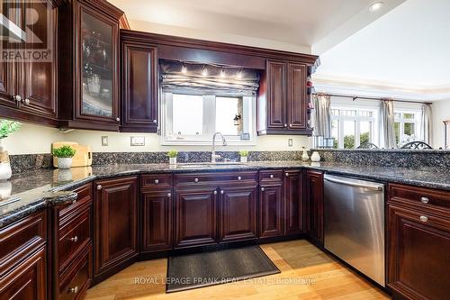 24 Gilson Point Place, Kawartha Lakes, ON - Indoor Photo Showing Kitchen