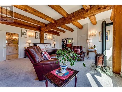 7410 Mclennan Road, Vernon, BC - Indoor Photo Showing Living Room