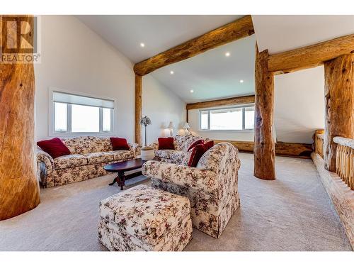 7410 Mclennan Road, Vernon, BC - Indoor Photo Showing Living Room