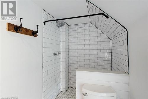44 2Nd Avenue Ne, Chesley, ON - Indoor Photo Showing Bathroom
