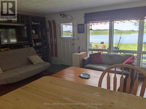 14 Cedar Lane, Quinte West, ON - Indoor Photo Showing Living Room